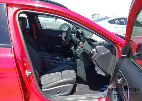 2018 Mercedes-Benz Amg Gla 45 4Matic z USA, uszkodzony, nr VIN WDDTG5CB0JJ443334